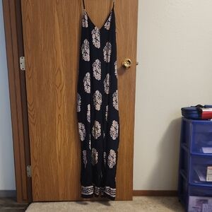 Elegant Black and White Floral Jumper